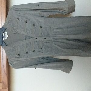 Beautiful and unique design shirt size small